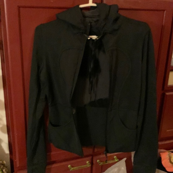 Lululemon beautiful black jacket with double face like 2 jackets in one. - Picture 1 of 7